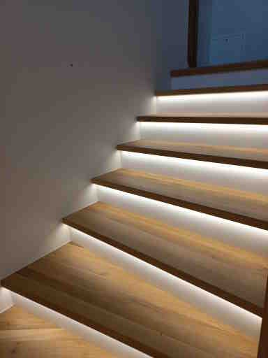 laiptai su LEd apsvietimu